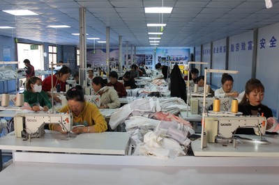 宁县春荣镇兴创服装就业工厂 本土制造扬帆海外，零售市场绽放风采